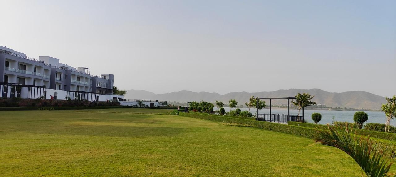 'zana' Lakeview - Scenic Lakeside Hotel Udaipur