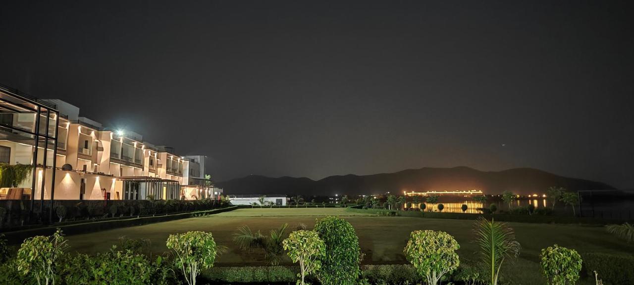 होटल 'zana' Lakeview - Scenic Lakeside 5*