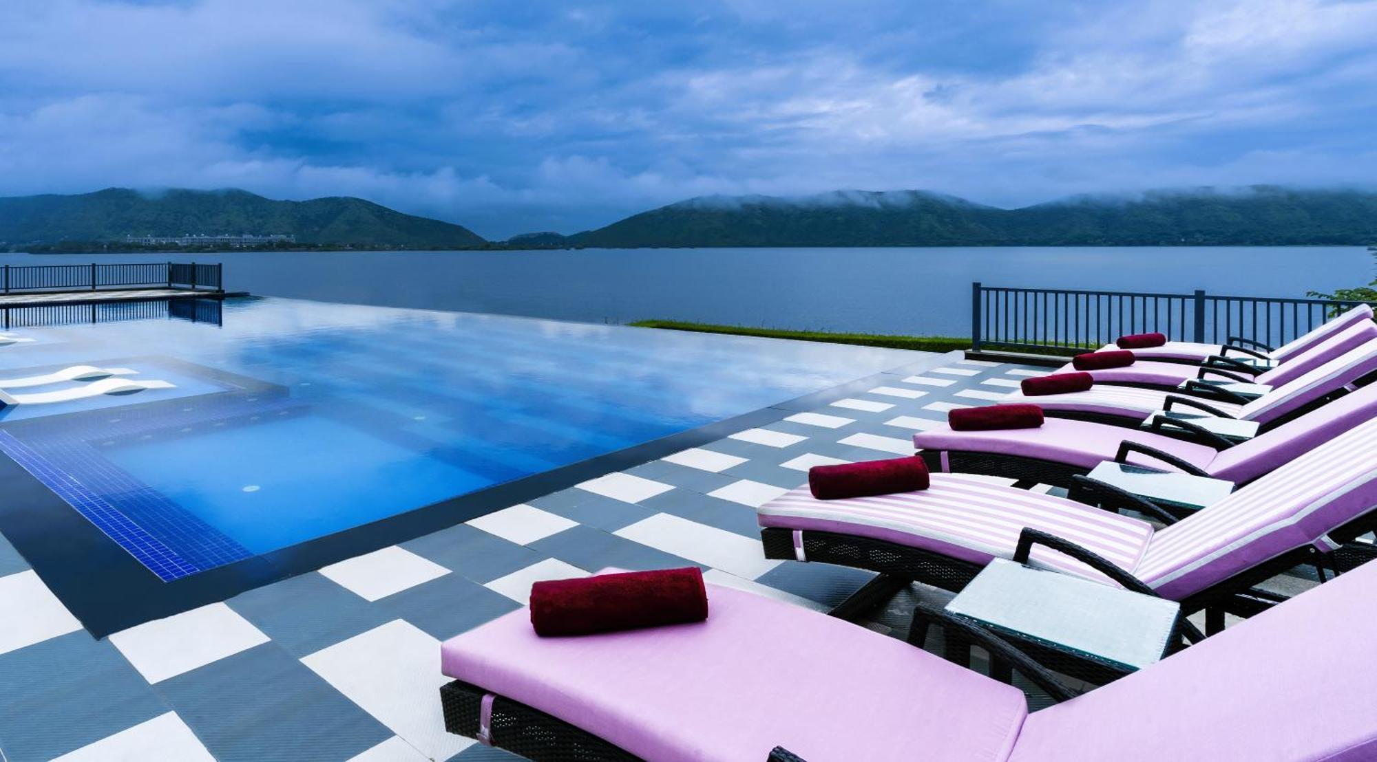 होटल 'zana' Lakeview - Scenic Lakeside Udaipur